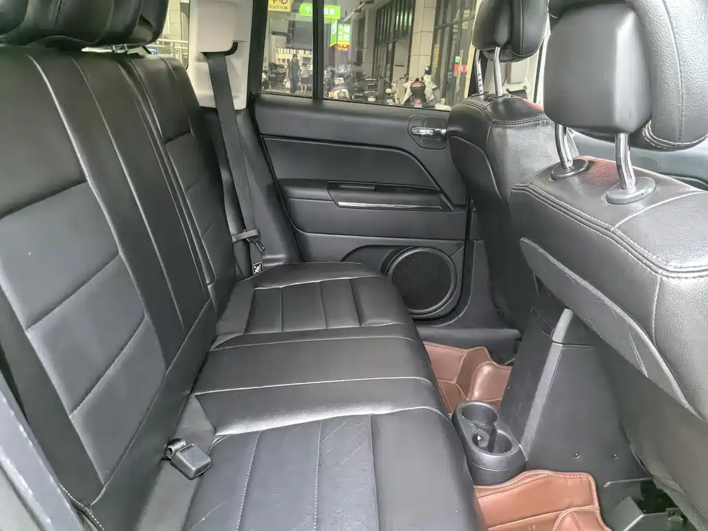 Jeep Compass (Import) — миниатюра 14