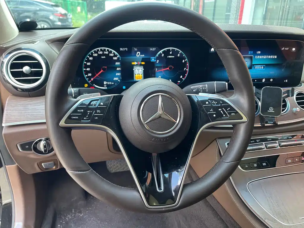 Mercedes-Benz E-Class — миниатюра 22