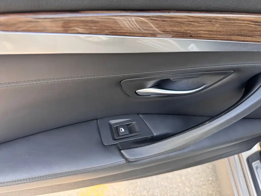 BMW 5 Series — миниатюра 7