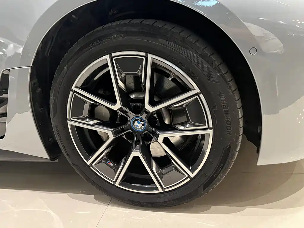 BMW i4 2023 eDrive35