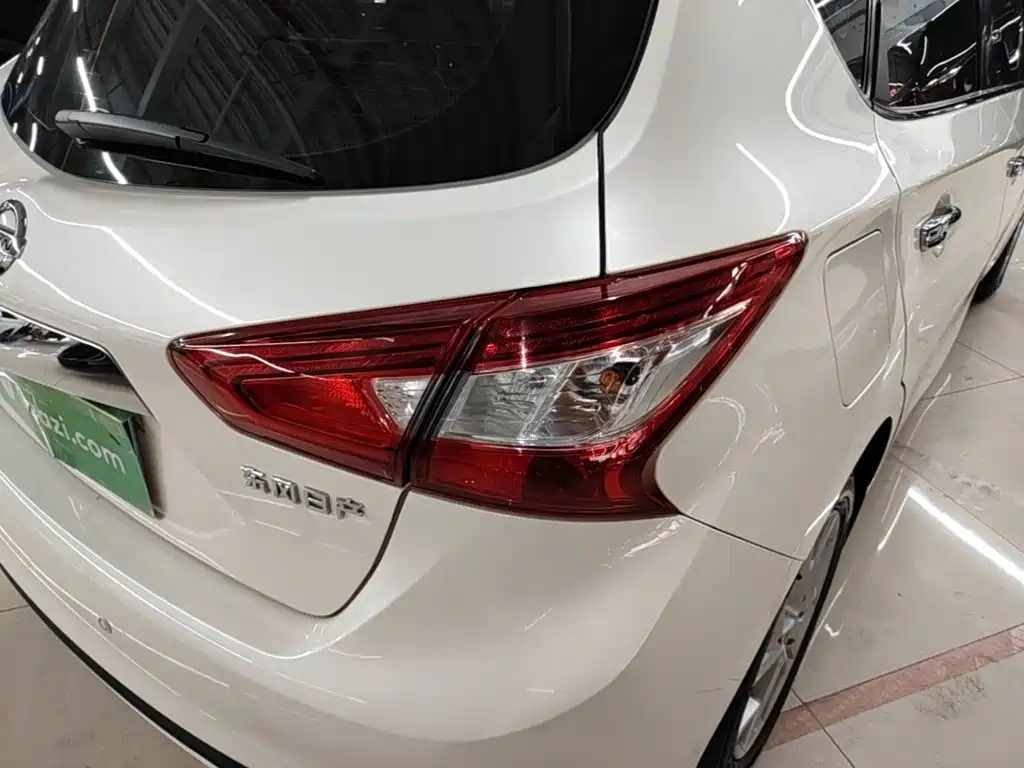 Nissan Tiida — миниатюра 8