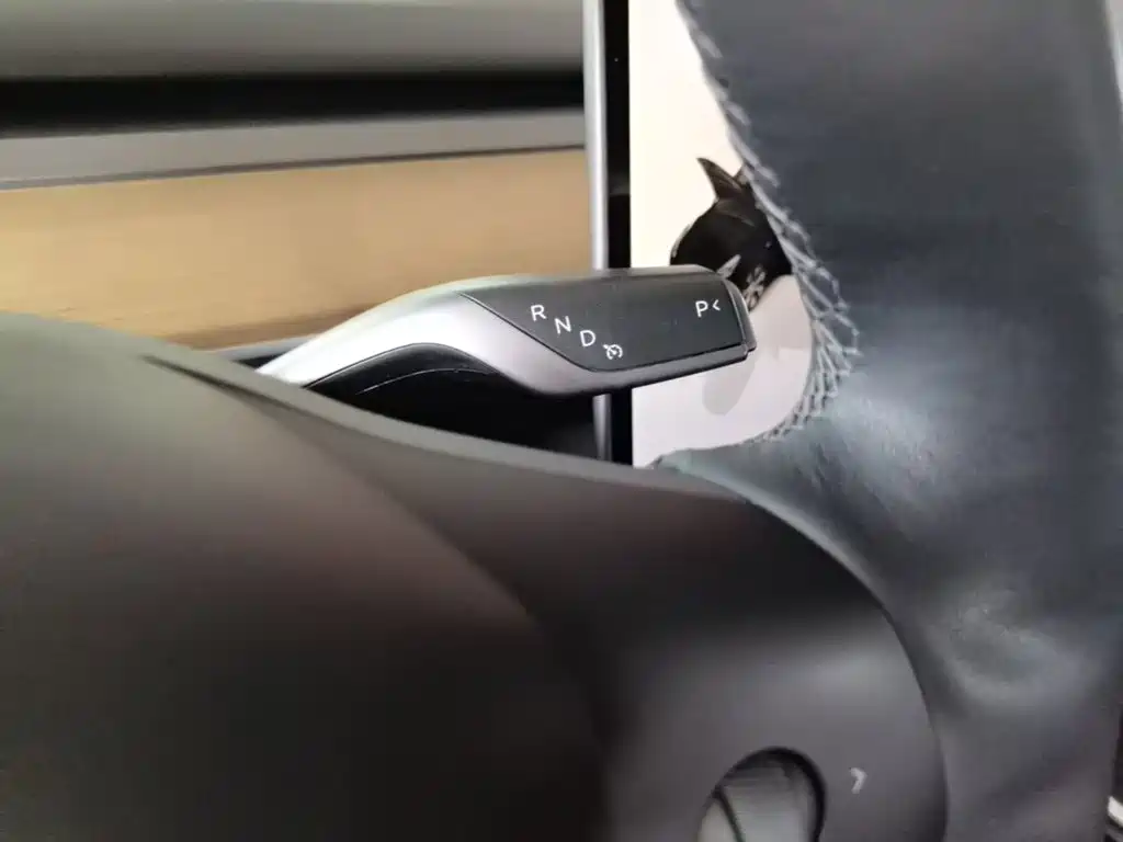 Tesla Model Y — миниатюра 14