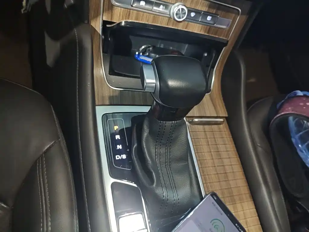 Roewe RX8 — миниатюра 14