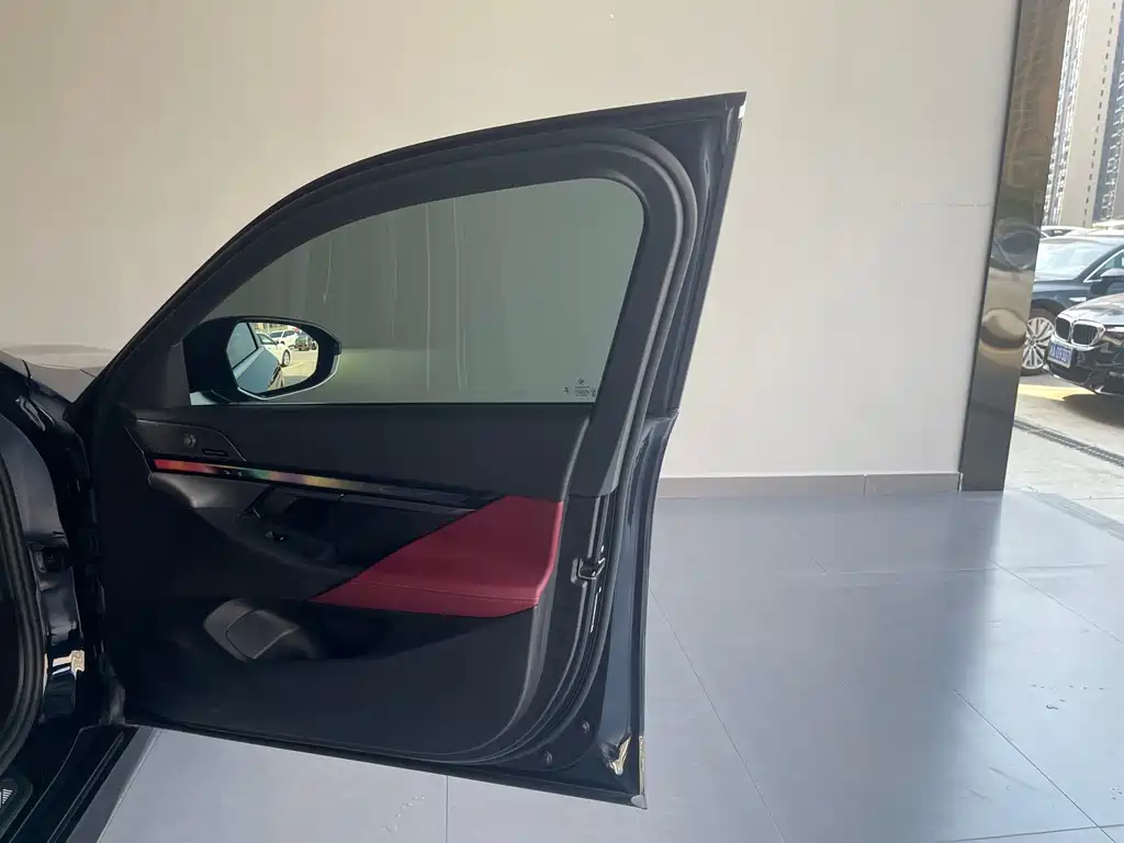 BMW 5 Series — миниатюра 28