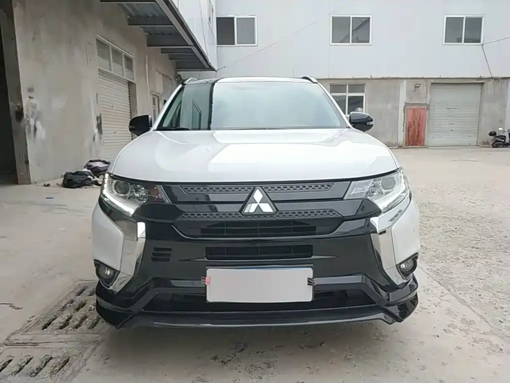 Mitsubishi Outlander — миниатюра 3