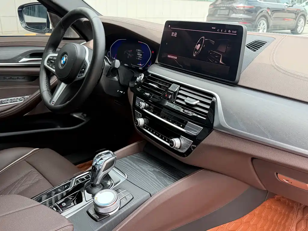 BMW 5 Series — миниатюра 11