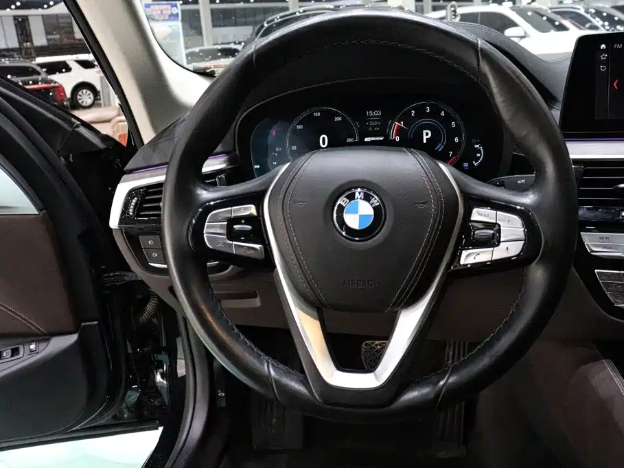 BMW 5 Series New Energy — миниатюра 13