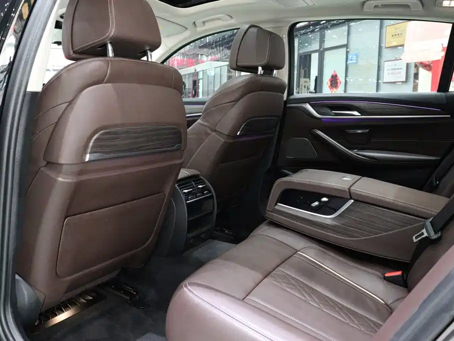 BMW 5 Series New Energy — миниатюра 7