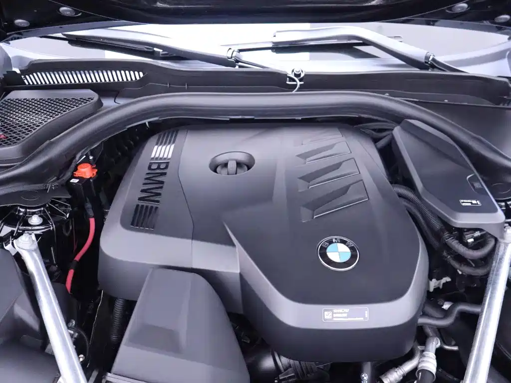 BMW 5 Series — миниатюра 24