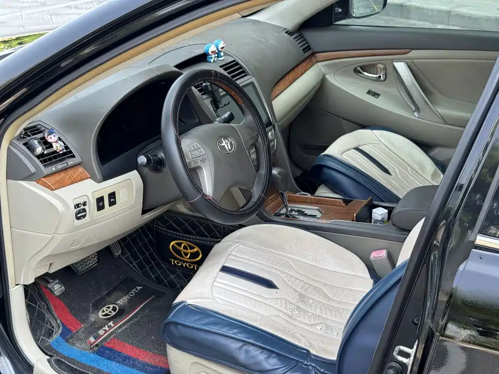 Toyota Camry — миниатюра 12