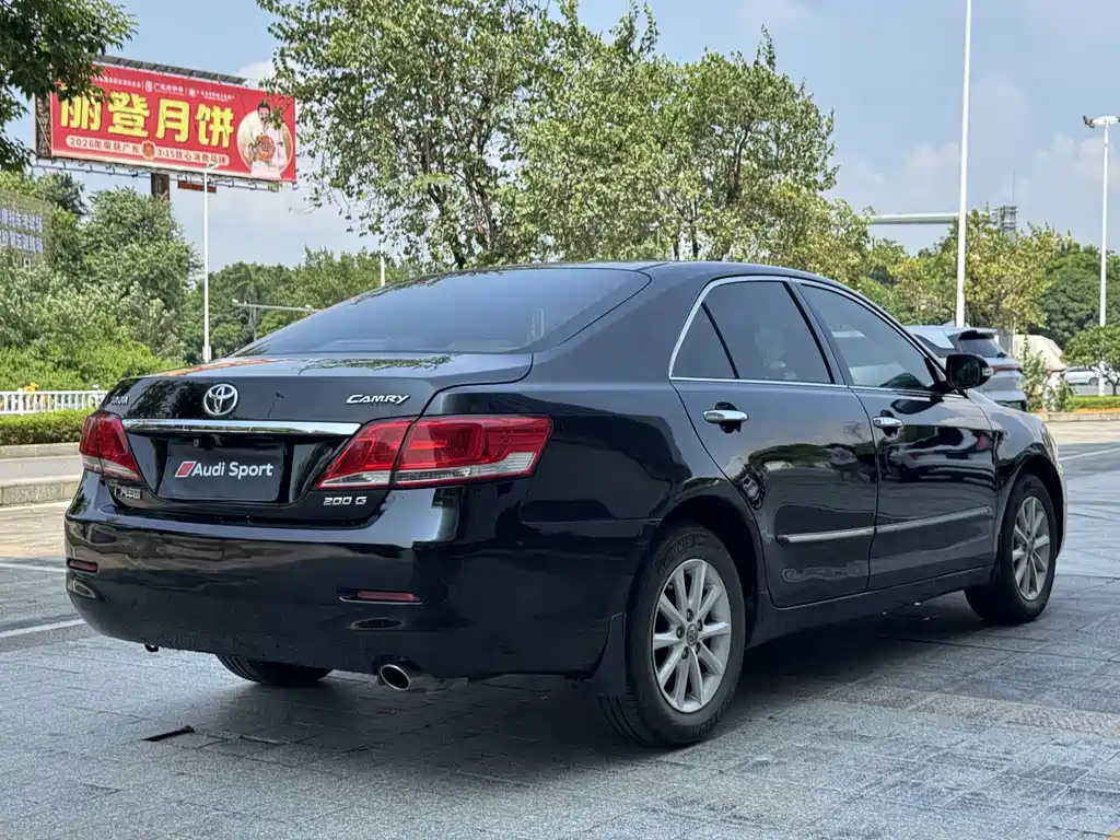 Toyota Camry — миниатюра 9