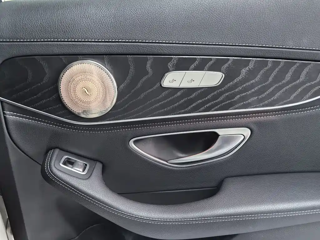 Mercedes-Benz C-Class — миниатюра 14