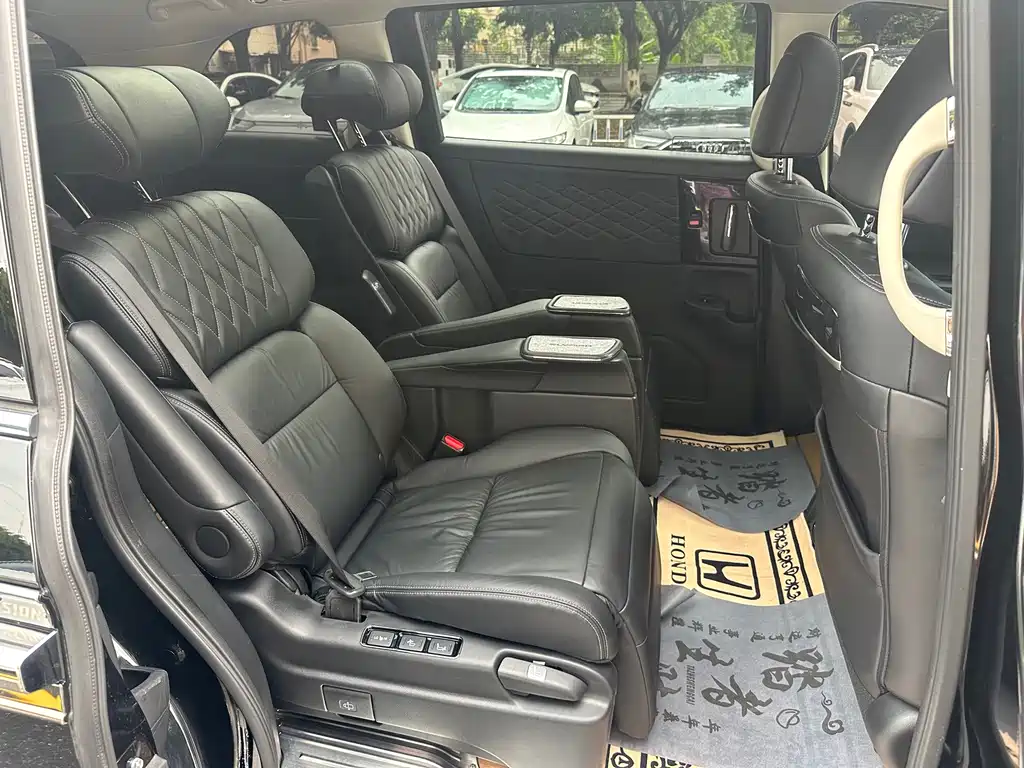 Honda Elysion 2.0L Hybrid Luxury Edition, фото 10