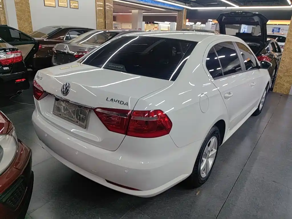 Volkswagen Lavida 2013 1.6L AT