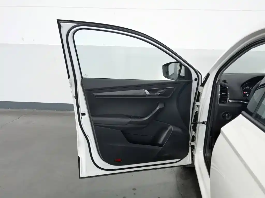 Skoda Karoq — миниатюра 8