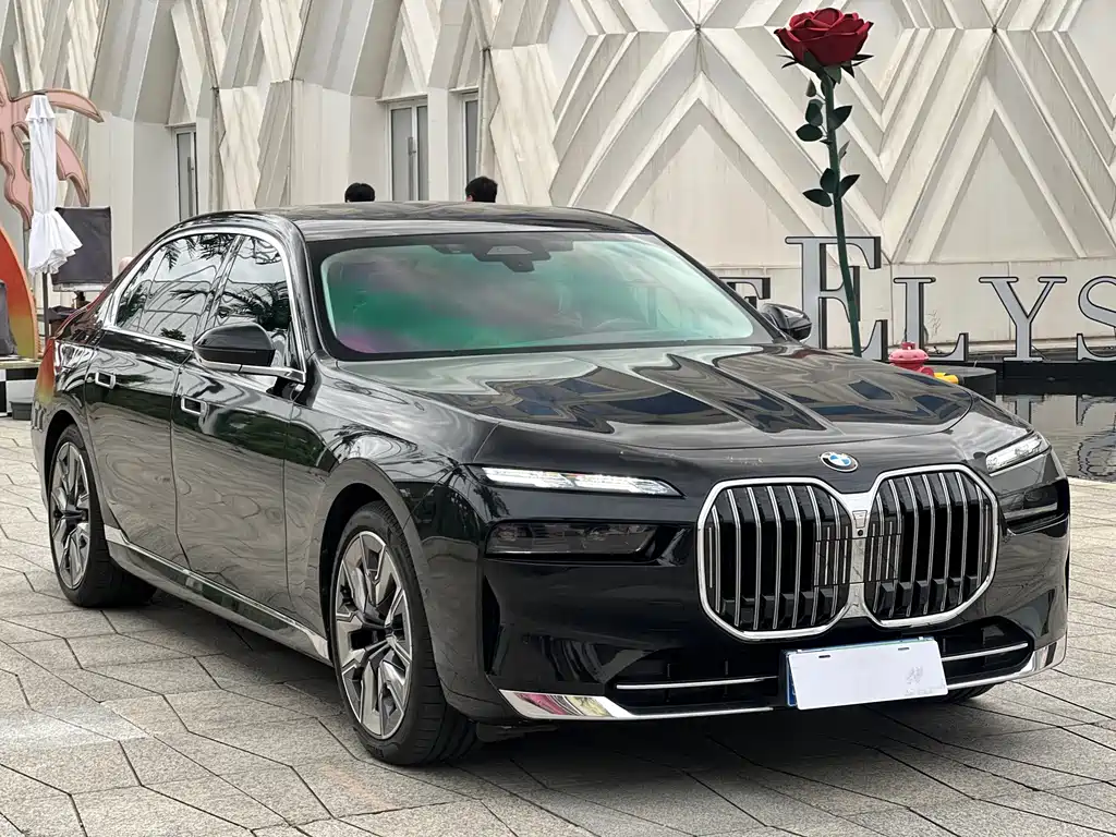BMW 7 Series — миниатюра 3