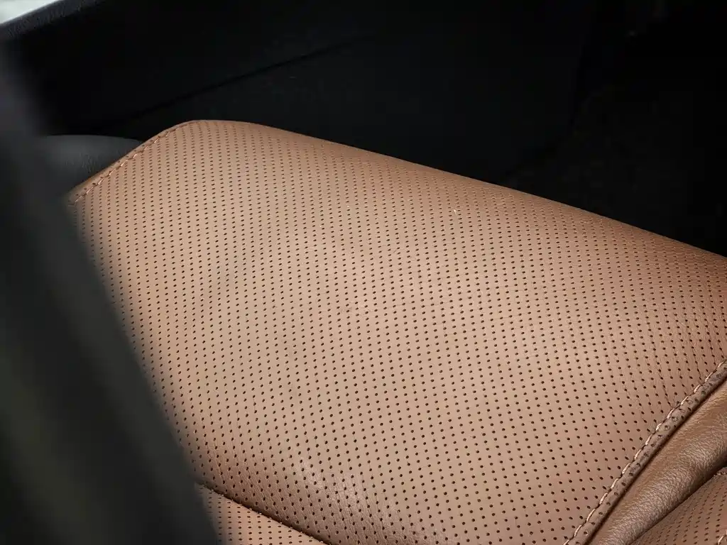 Ford Explorer (Import) — миниатюра 17