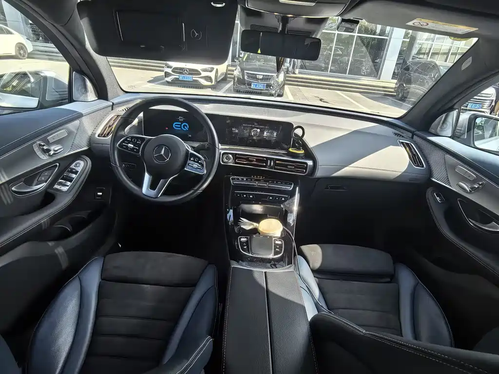 Mercedes-Benz EQC — миниатюра 8