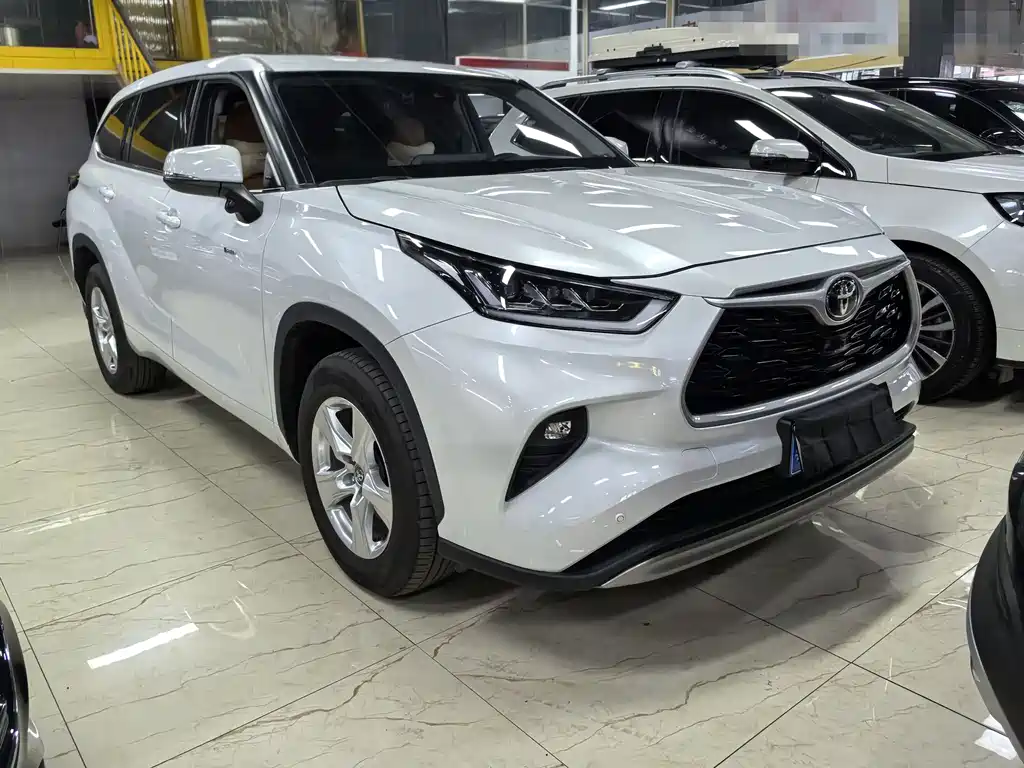 TOYOTA HIGHLANDER
