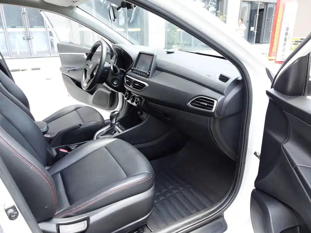 Hyundai Elantra — миниатюра 8