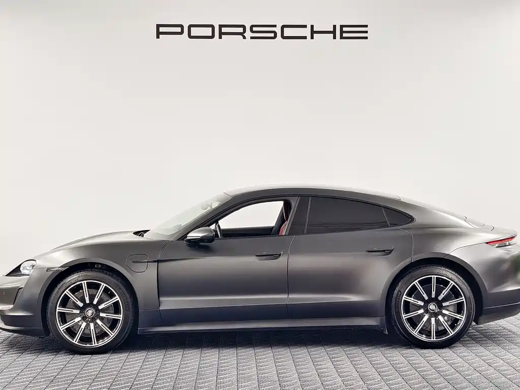 Porsche Taycan — миниатюра 5