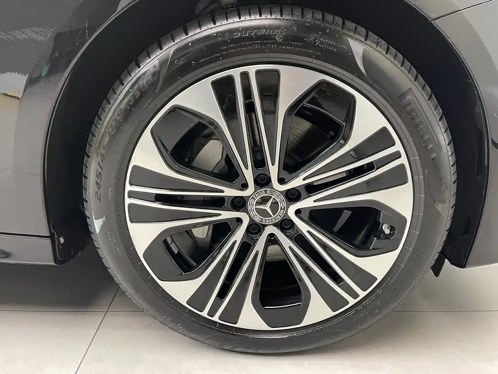 Mercedes-Benz E-Class — миниатюра 32