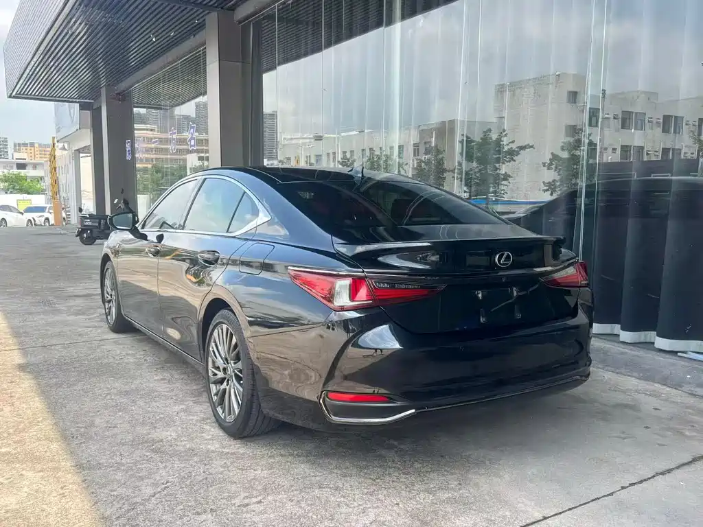 Lexus ES 2018 260 F SPORT V