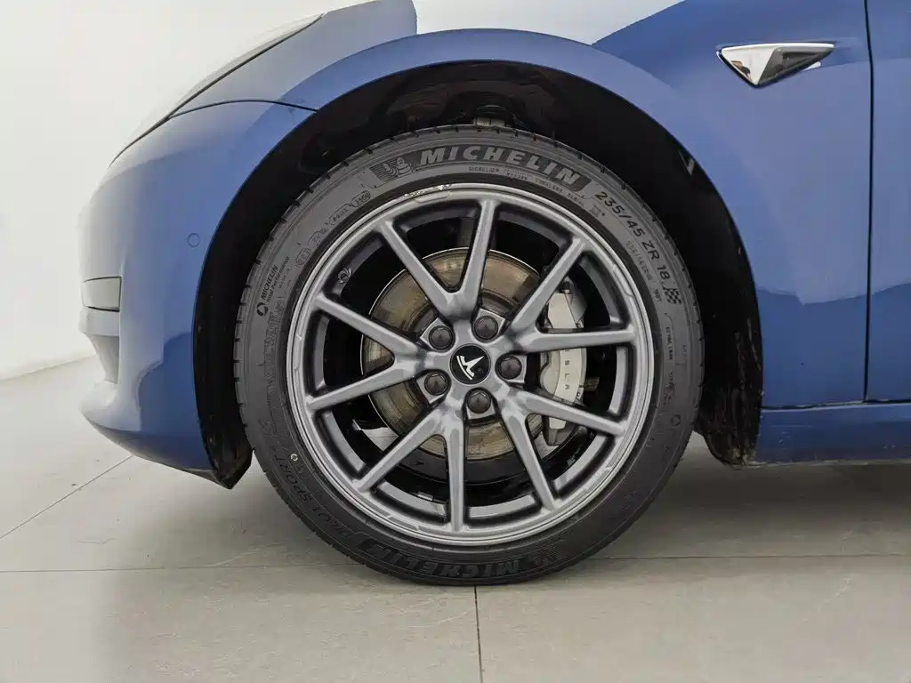 Tesla Model 3 — миниатюра 17