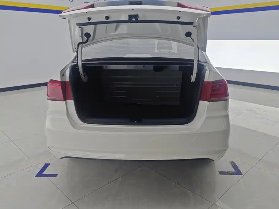 Volkswagen Santana — миниатюра 4