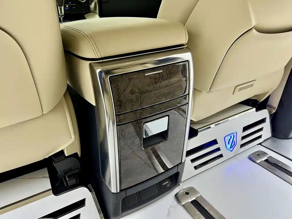 Toyota Alphard — миниатюра 33