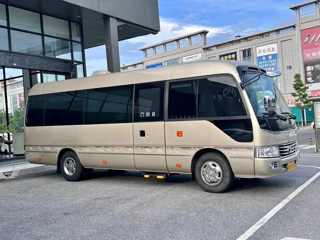 Toyota Coaster — миниатюра 17