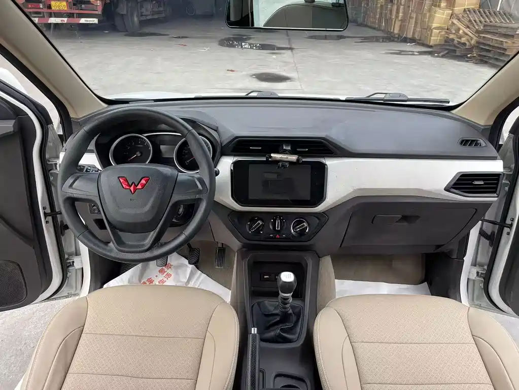 Wuling Hongguang — миниатюра 4