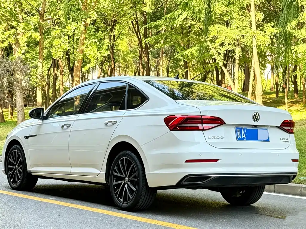 Volkswagen Lavida — миниатюра 3