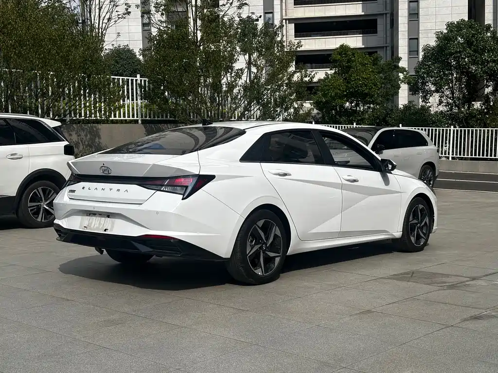 Hyundai Elantra — миниатюра 10