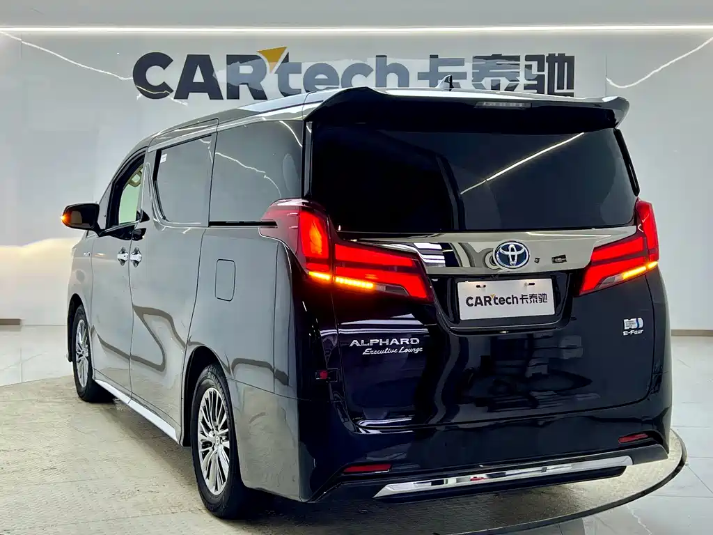 Toyota Alphard — миниатюра 6
