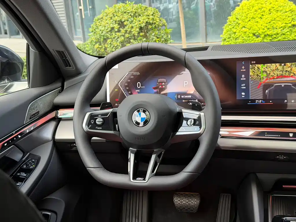 BMW 5 Series — миниатюра 11