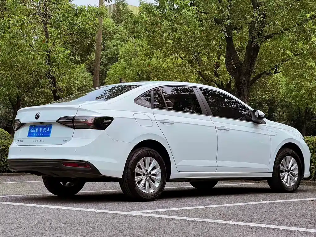 Volkswagen Lavida — миниатюра 5