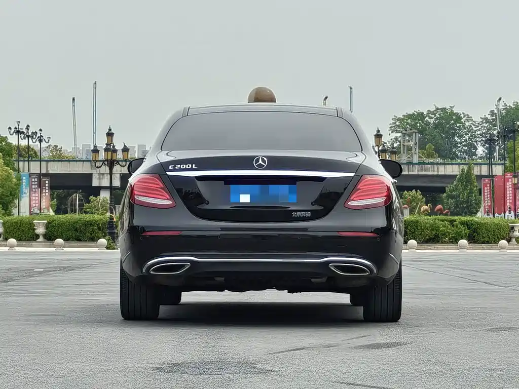 Mercedes-Benz E-Class — миниатюра 7