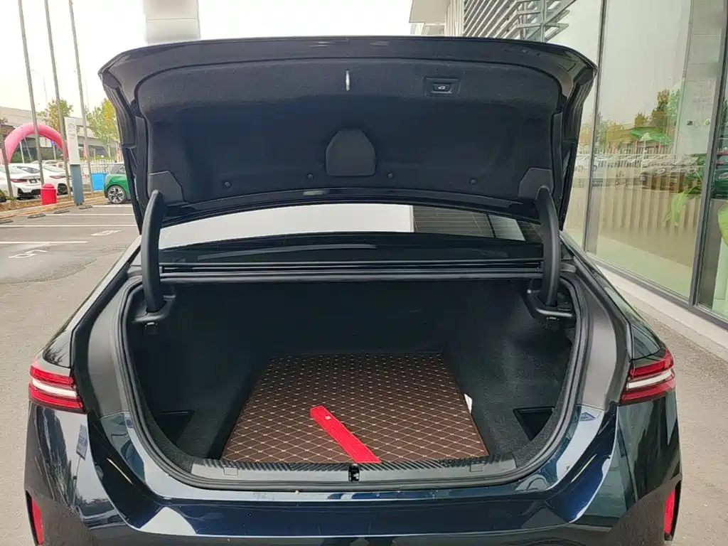 BMW 5 Series — миниатюра 19