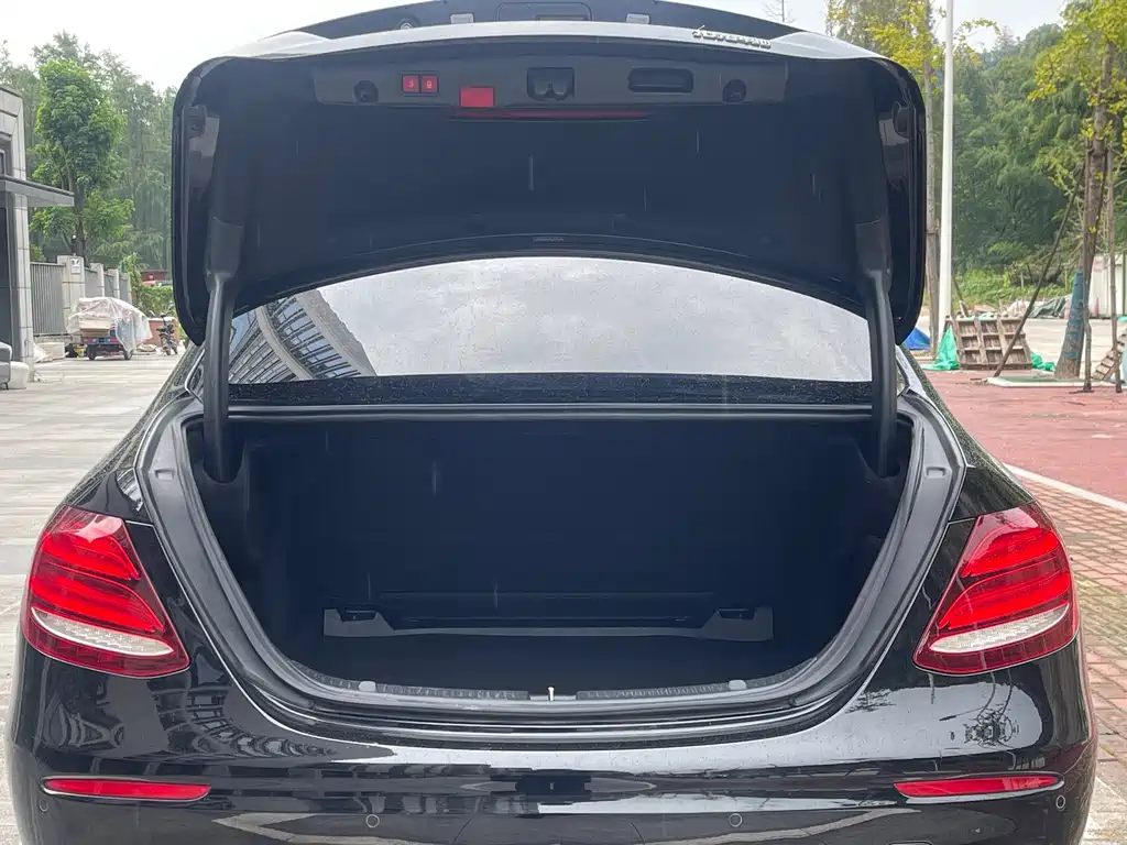 Mercedes-Benz E-Class — миниатюра 14