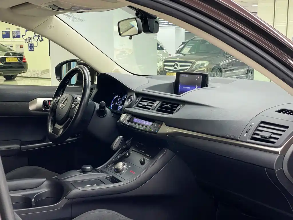 Lexus CT — миниатюра 23