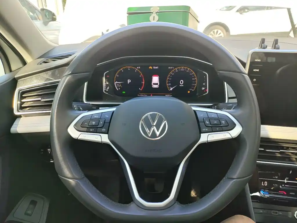 Volkswagen Tiguan L — миниатюра 11