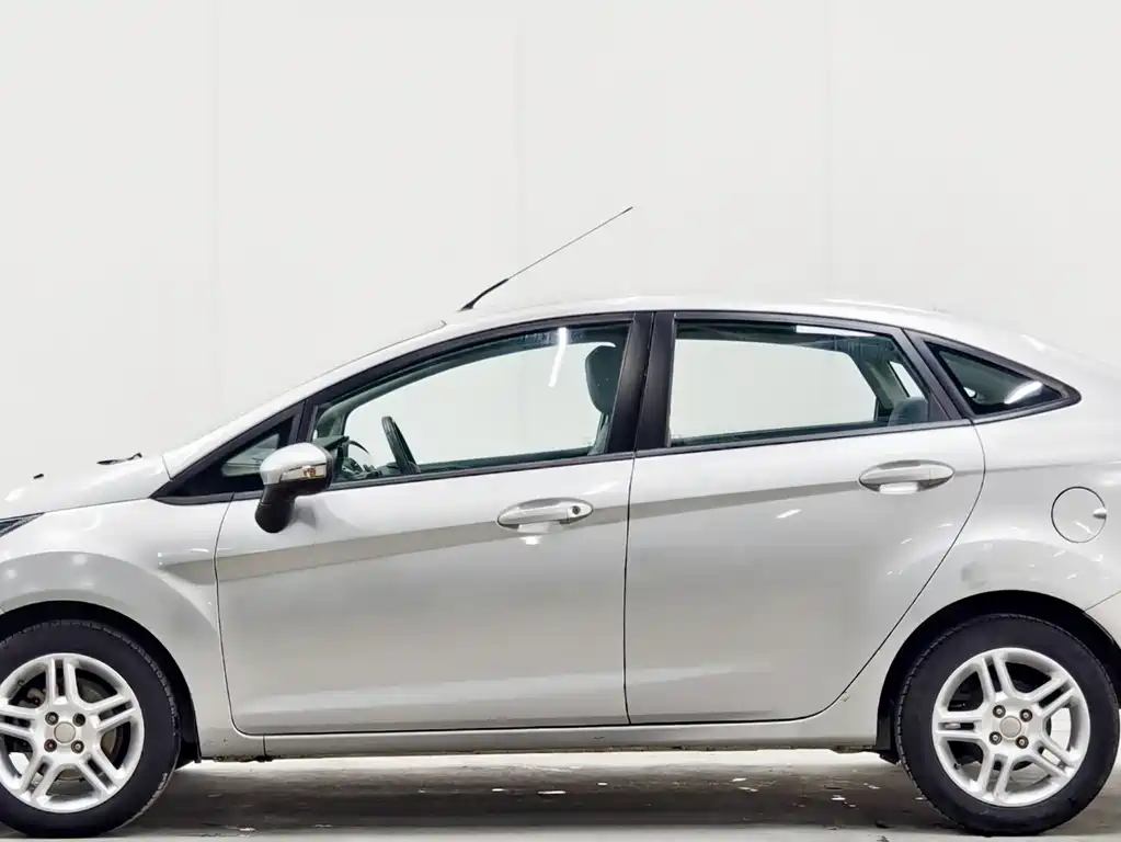 Ford Fiesta 2013 1.5L MT