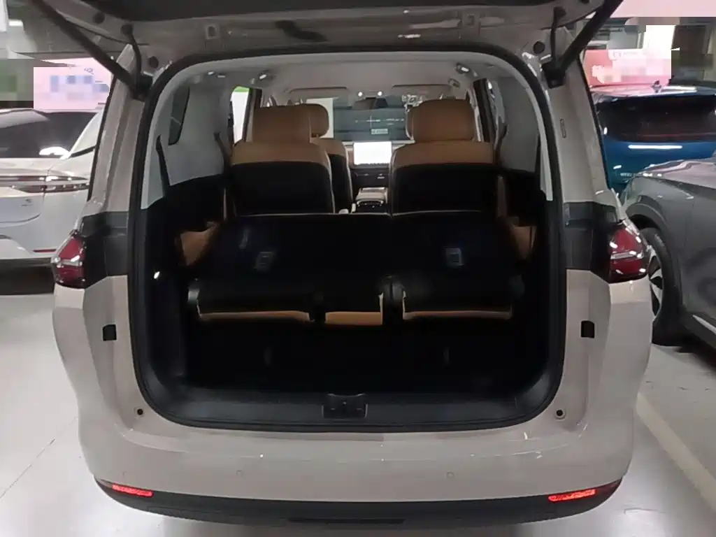 Wuling Xingguang 730 New Energy — миниатюра 19