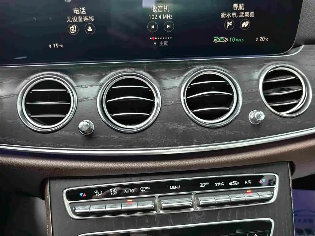 Mercedes-Benz E-Class — миниатюра 11