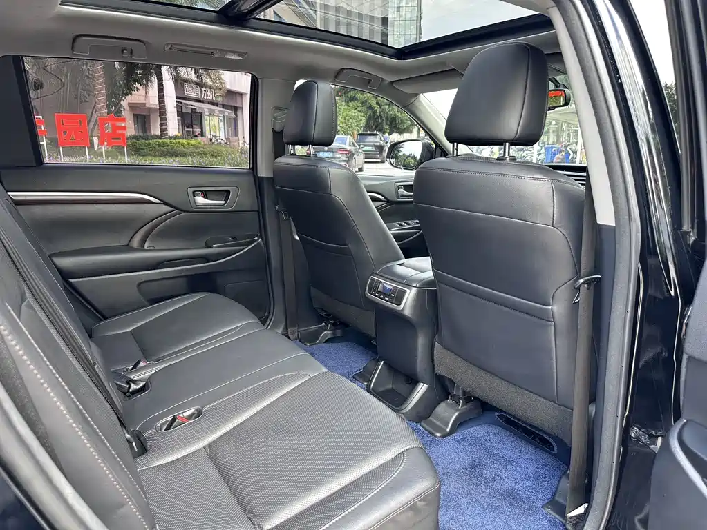 Toyota Highlander — миниатюра 9
