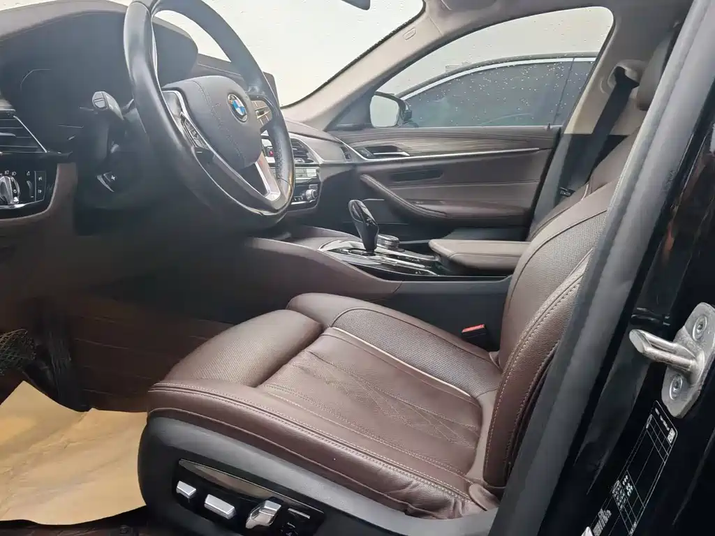 BMW 5 Series — миниатюра 7