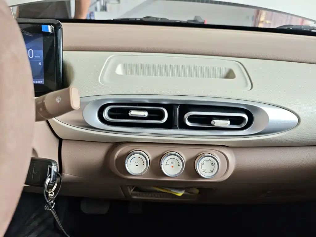 Wuling MINIEV — миниатюра 13