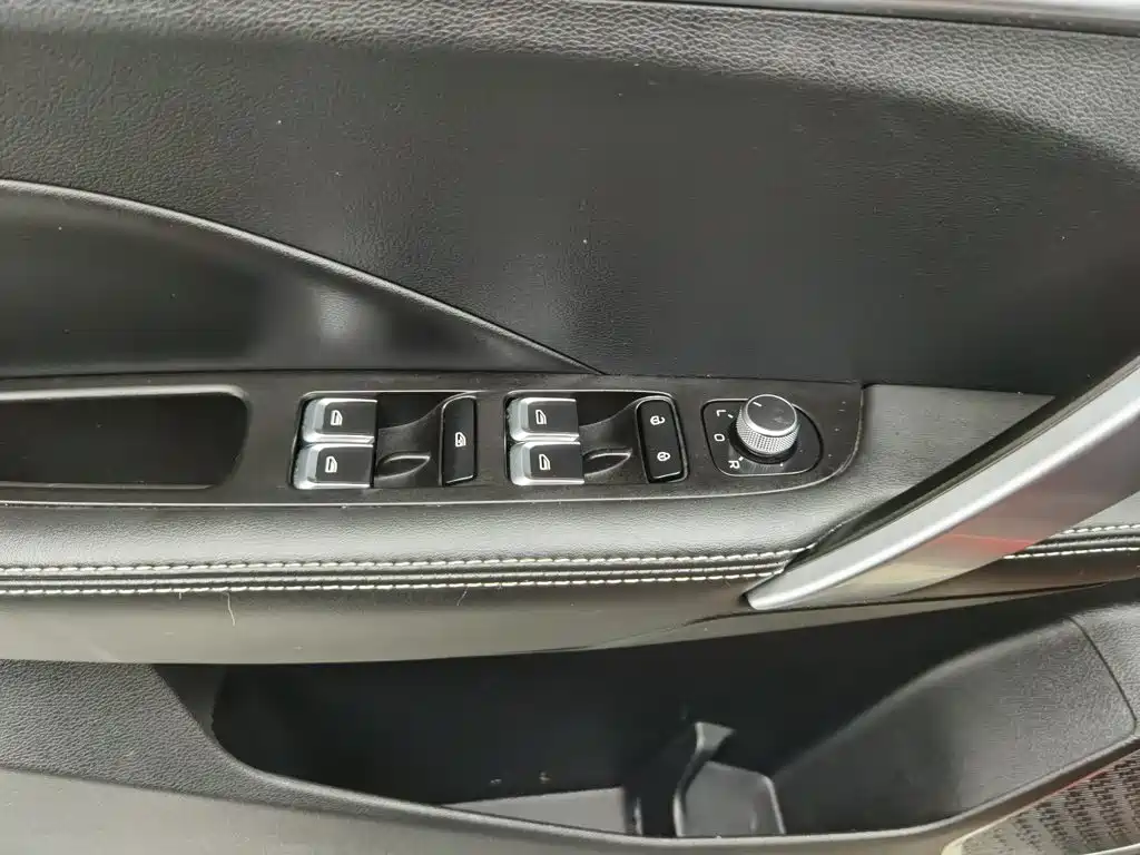 Geely Binyue — миниатюра 9