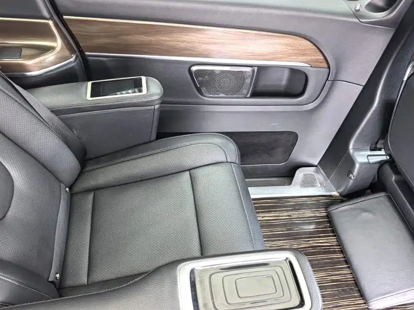 Mercedes-Benz V-Class — миниатюра 11